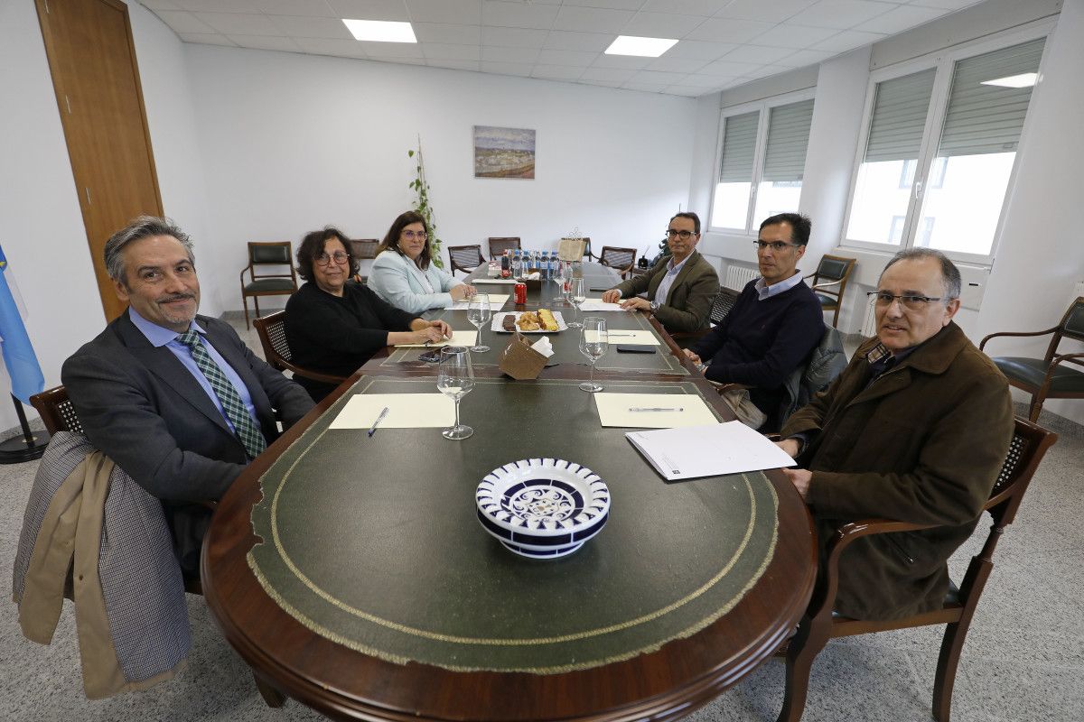 Reunión de José Tronchoni con representantes de la Administración de Justicia de Pontevedra