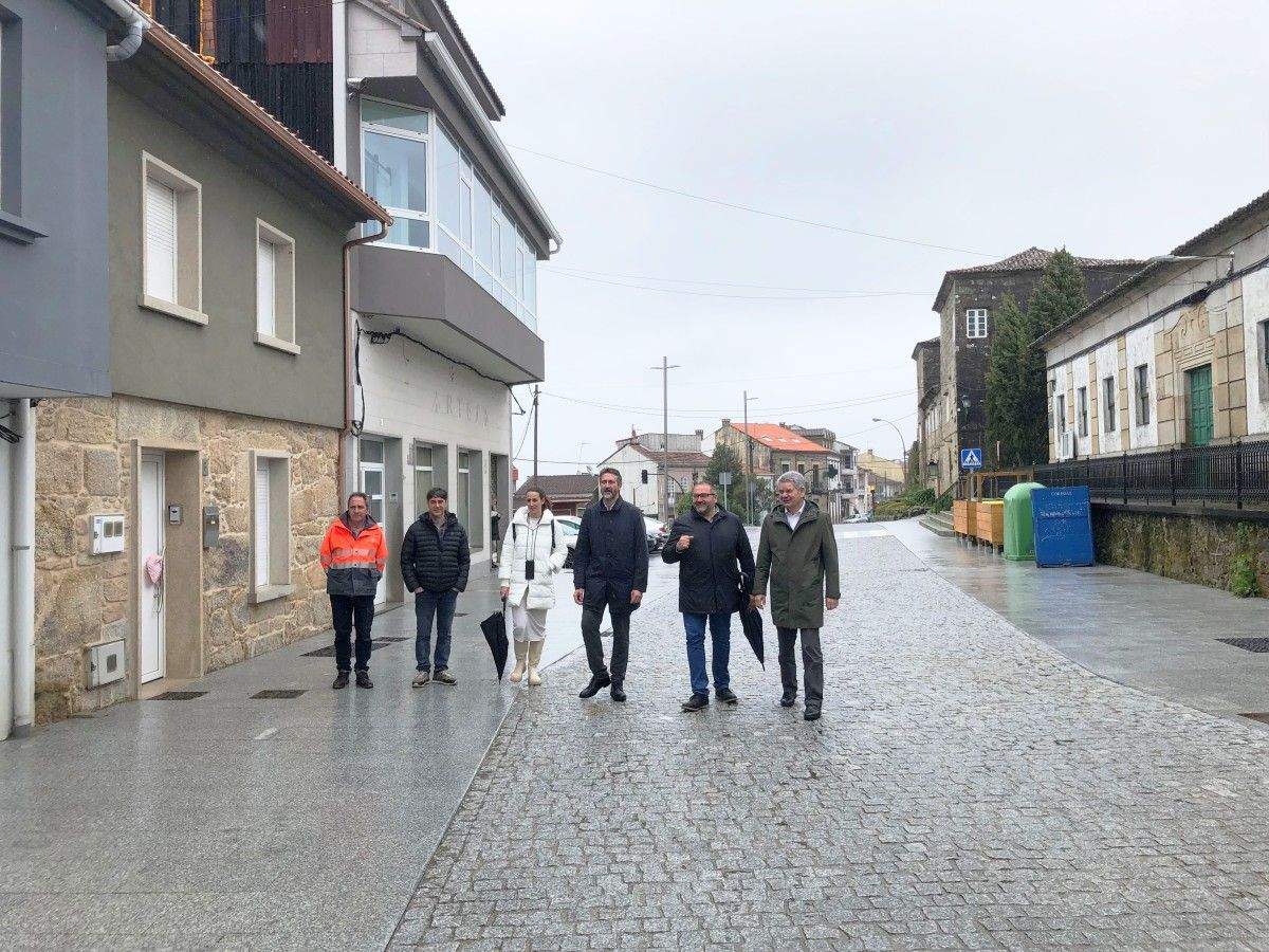 Visita á rúa Sobrán, en Vilaxoán