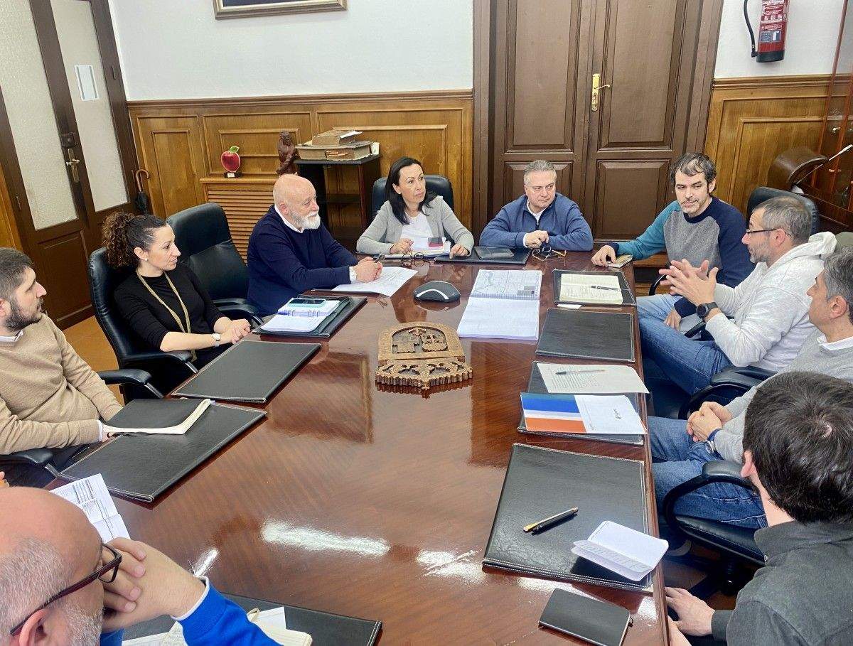 Reunión técnica en el Concello de Marín previa al inicio de las obras de saneamiento del río Lameira