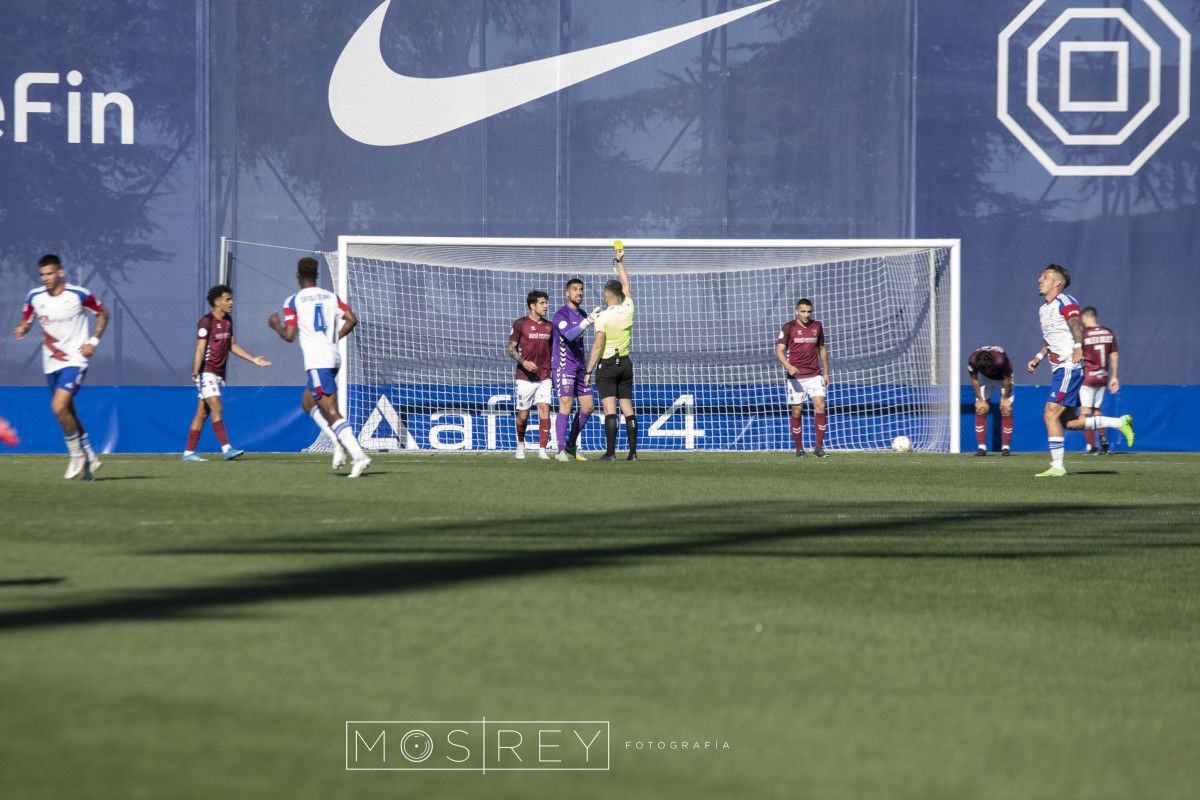 Partido de Primera RFEF entre Rayo Majadahonda e Pontevedra CF no Cerro del Espino