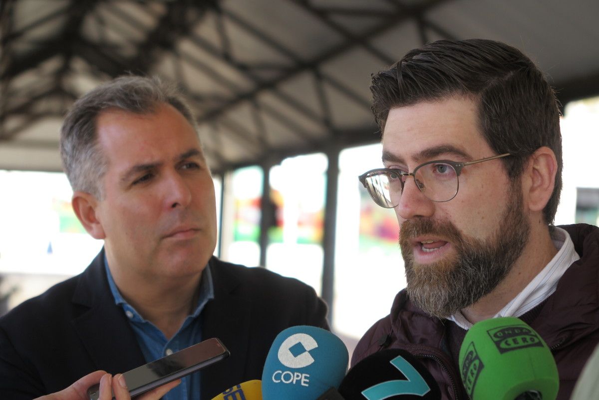 Rafa Domínguez y Pablo Fernández presentan la propuesta del PP para el transporte público