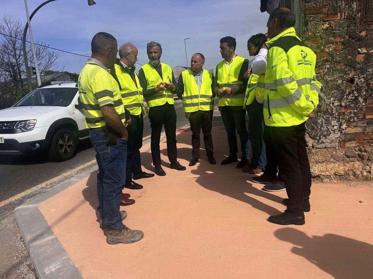 Visita a las obras de la senda peatonal de la PO-549 a su paso por Corón