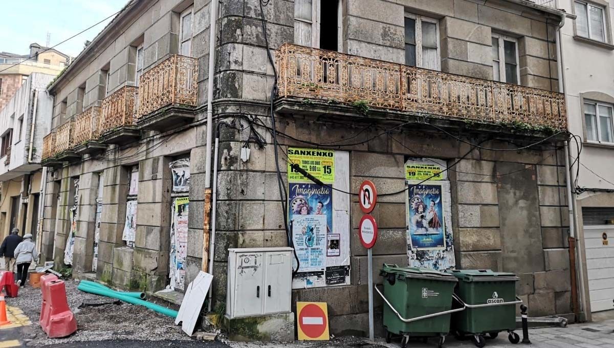 Edificio en ruínas de Muebles Alonso, derrubado polo Concello de Sanxenxo en 2020