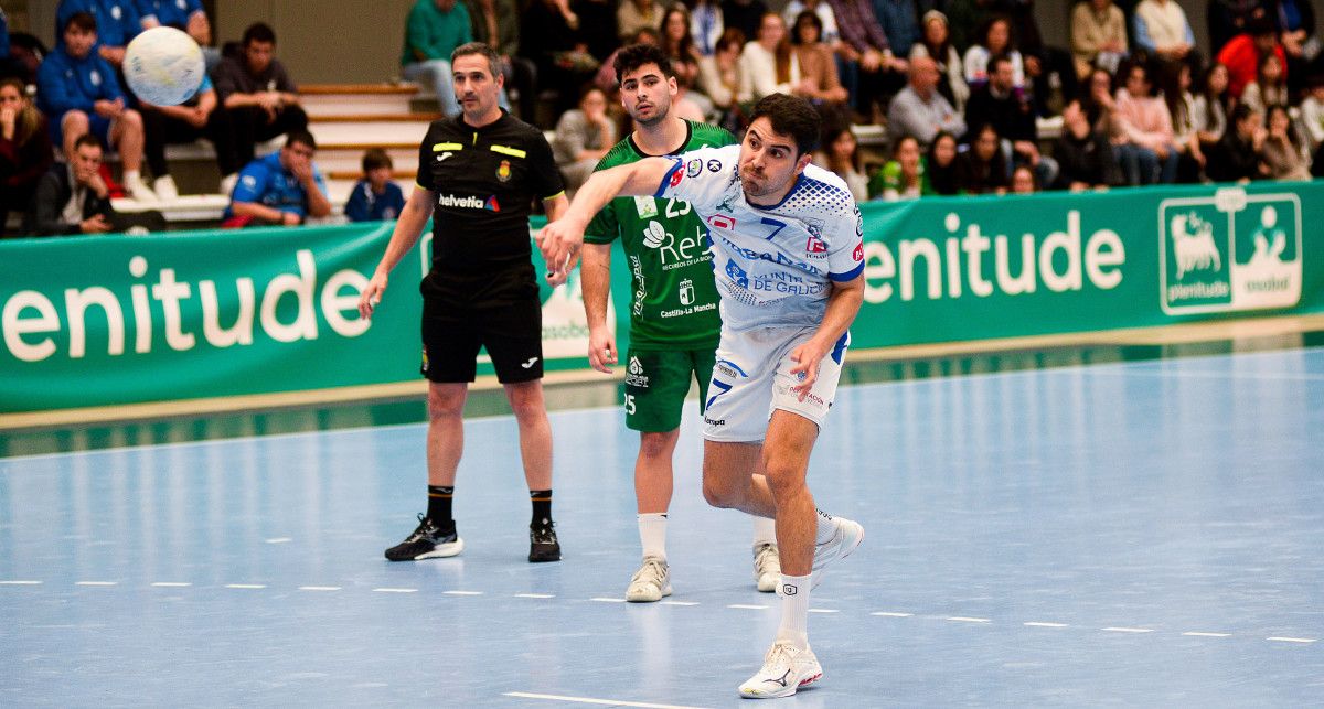 Partido de Liga Asobal entre el Cisne y el Cuenca disputado en el Pabellón Municipal