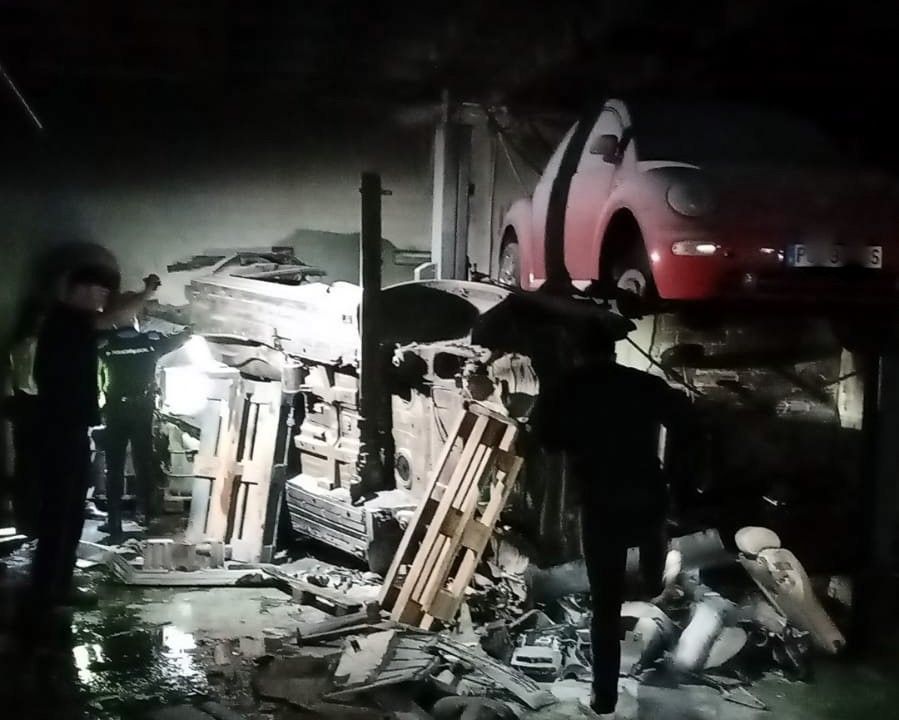 Zona onde se rexistraba o incendio no Centro Comercial A Barca de Poio
