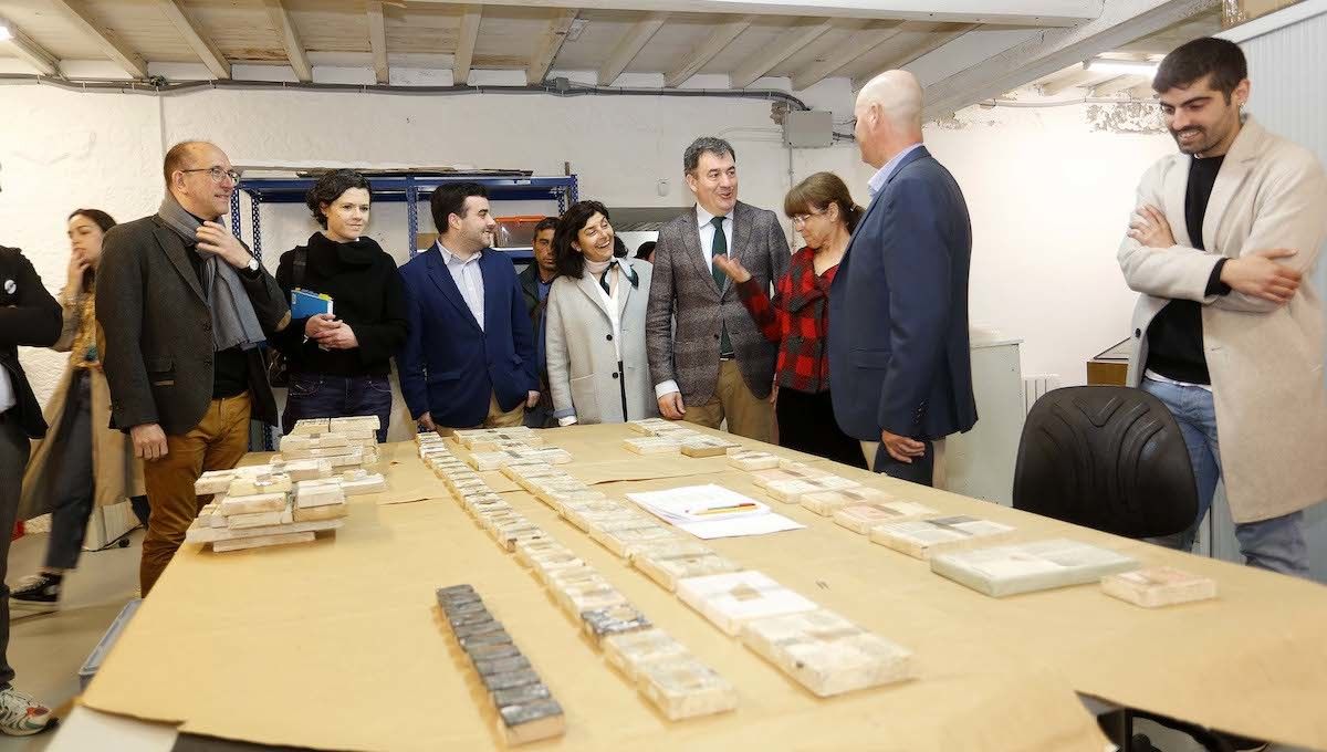 Visita de Román Rodríguez ao Museo Massó de Bueu