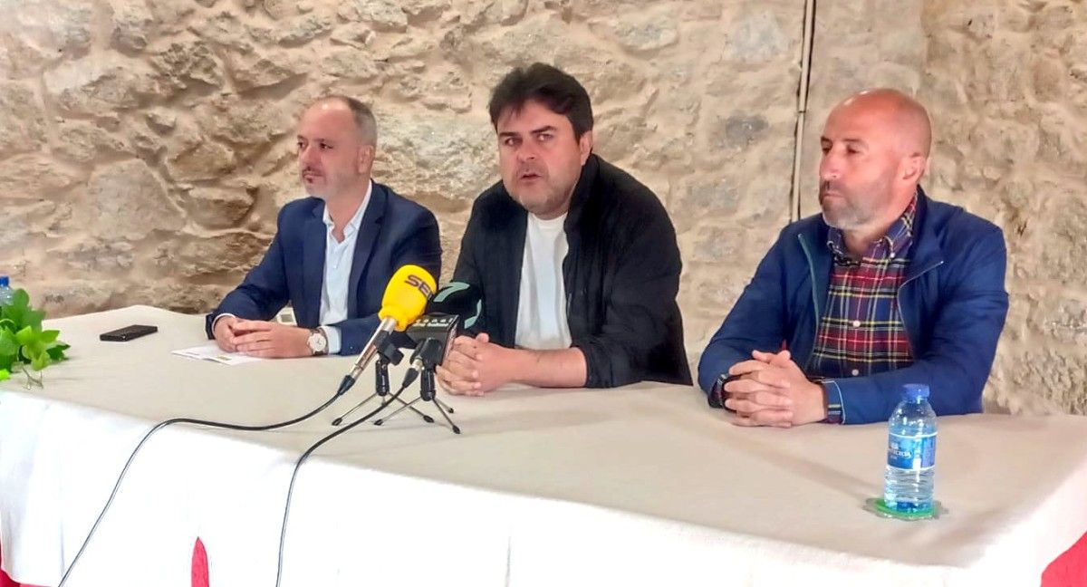 David Regades, delegado de Zona Franca; Gregorio Agís y Julio Casás, concejales de Poio