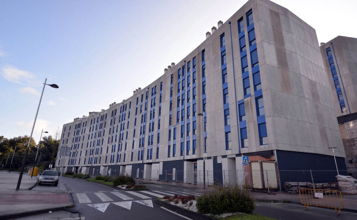 Edificio de Valdecorvos en el que se sitúan las viviendas de protección oficial