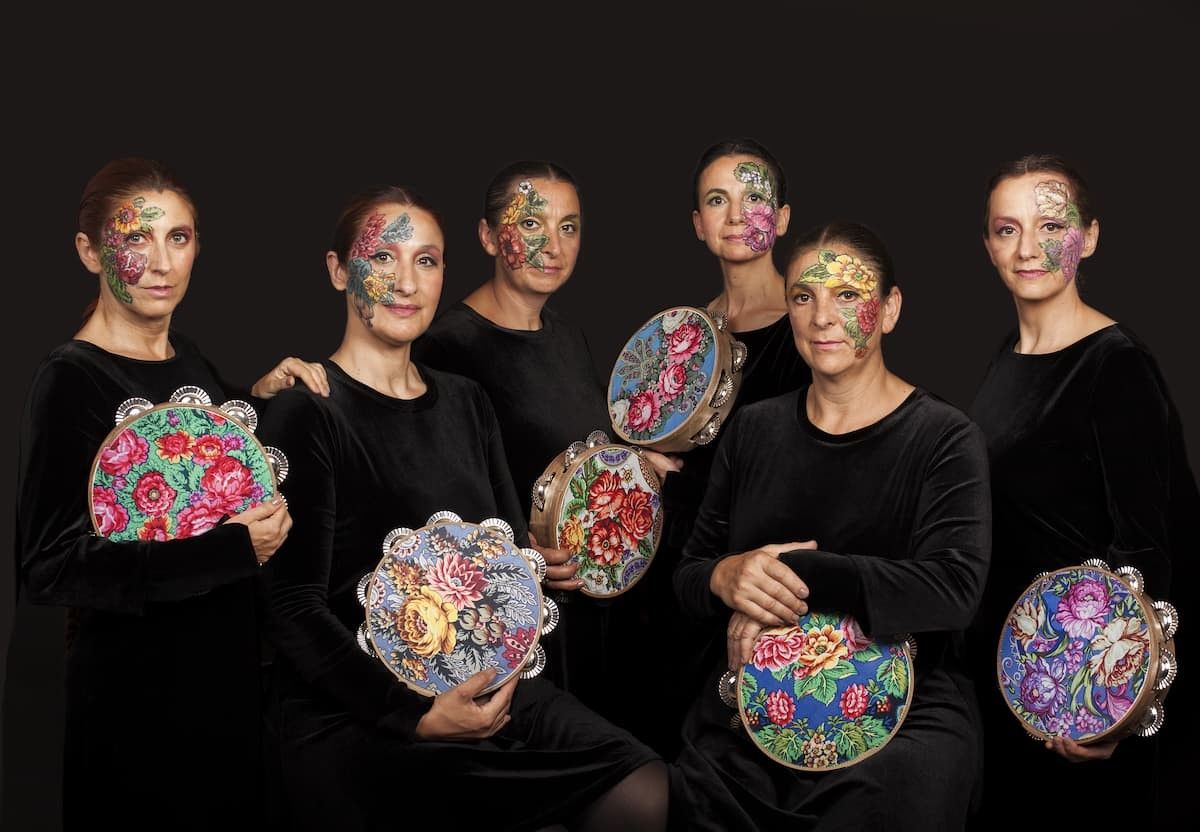 Ana, Rosario e Mercedes Rodríguez, Felisa e Patricia Segade máis Montse Rivera conforman Leilía