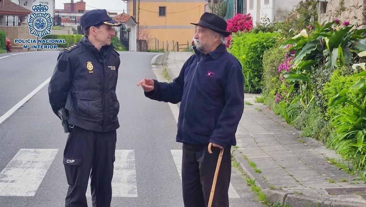 O comisario provincial, Juan José Díaz, co patriarca do Vao, Adolfo Casal Camacho