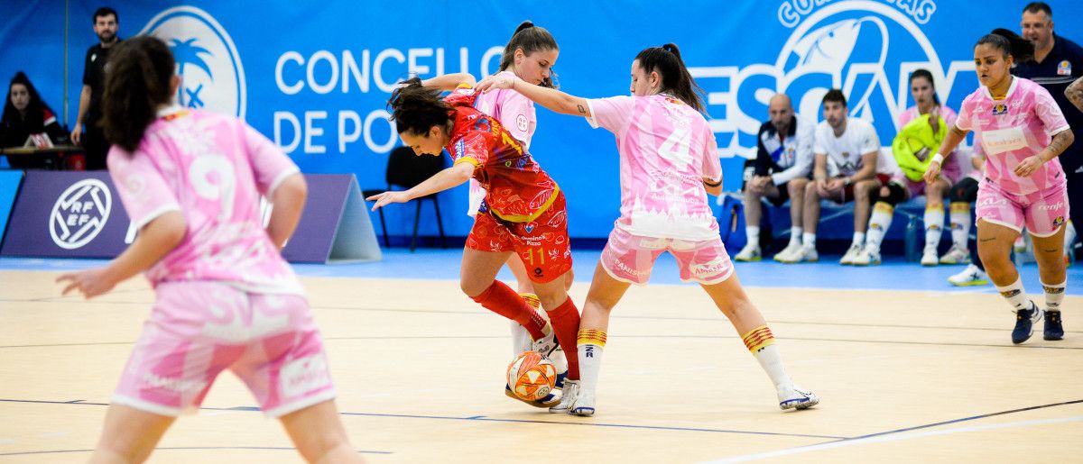 Partido de liga entre Poio Pescamar y Sala Zaragoza en A Seca