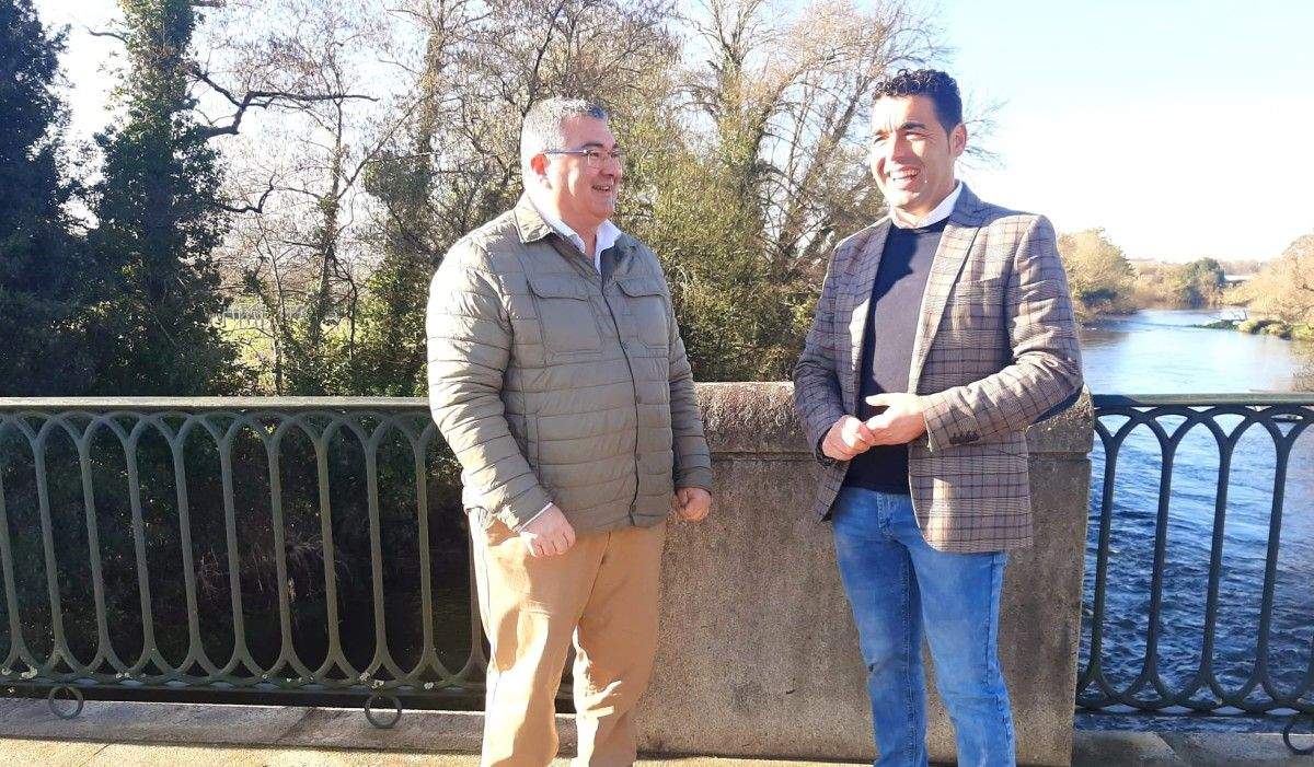 David Castro, candidato do PP á alcaldía de Ribadumia, con Luis López, presidente provincial do PP