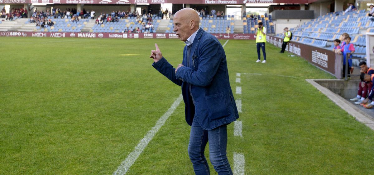 Juan Señor, en el partido de Primera RFEF entre Pontevedra CF - Mérida en Pasarón