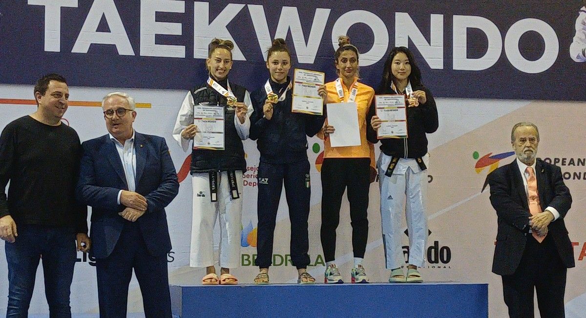 Sara Cortegoso (izquierda) medalla de bronce en el Open de España