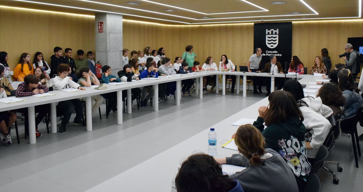 Encontro do alcalde de Pontevedra con alumnado internacional