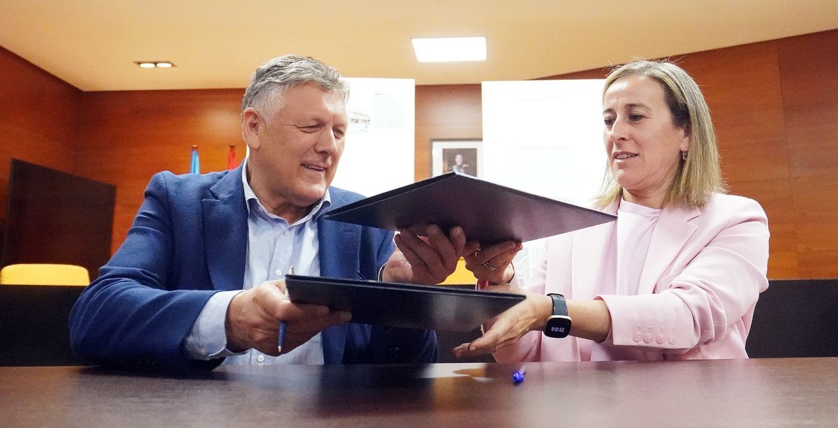 Sinatura do convenio entre a Xunta e o Concello de Sanxenxo para soterrar o tráfico na rúa Madrid 