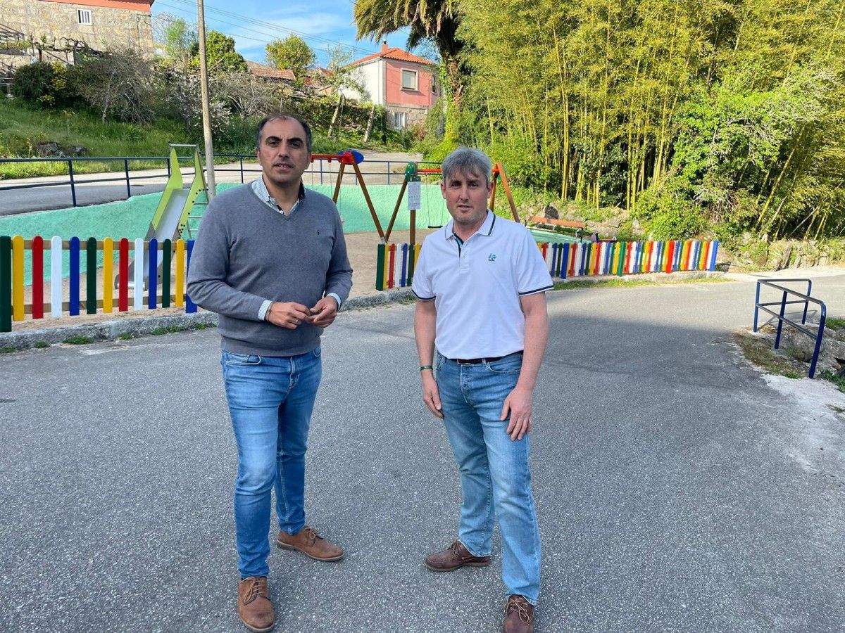 Ángel Moldes no parque de Vilariño con Fernando Rial