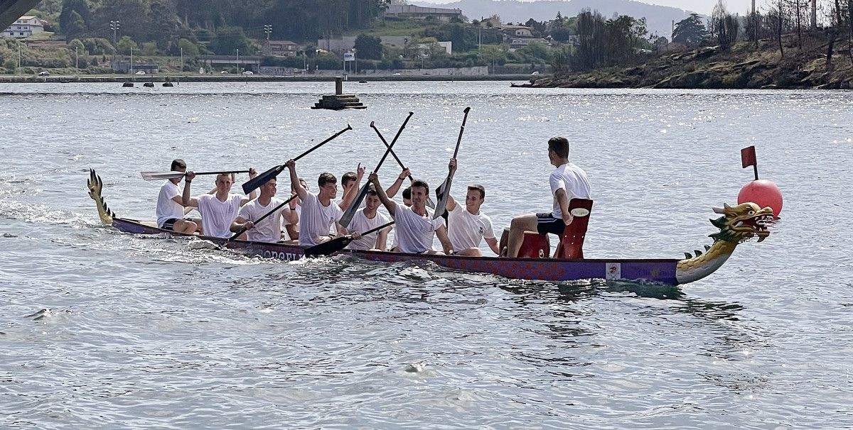 Competición entre la Escuela Naval y la Universidad de Vigo