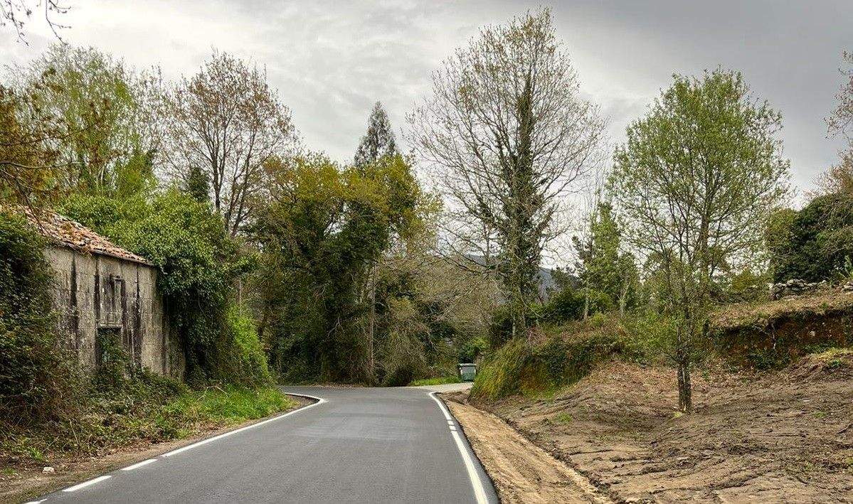 Estrada de titularidade municipal no municipio de Cerdedo-Cotobade
