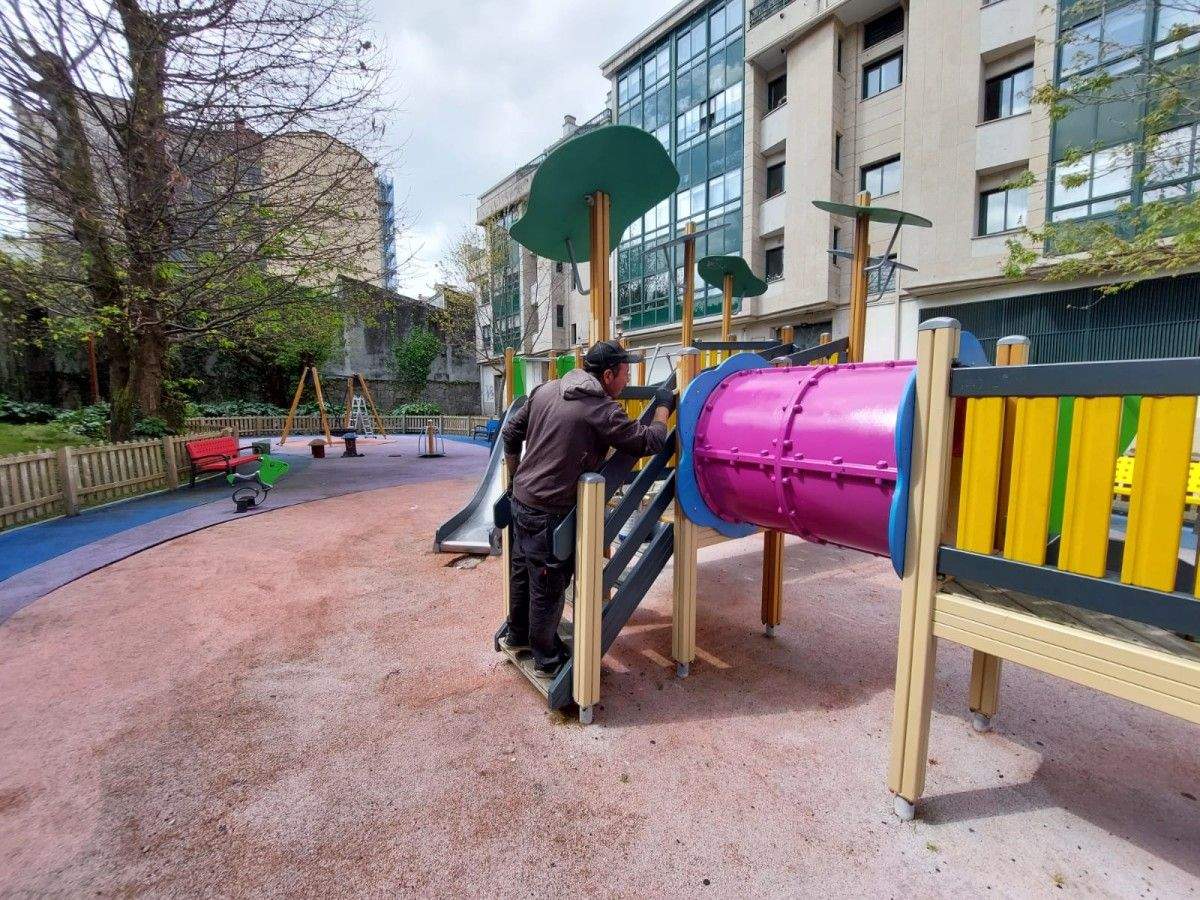 Restauración do parque infantil de Santa Clara