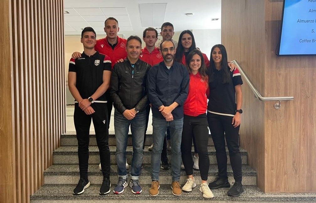 Miguel Oliveira Divos (segundo pola esquerda) xunto ao resto de árbitros galegos presentes nos cursos de selección para o ascenso