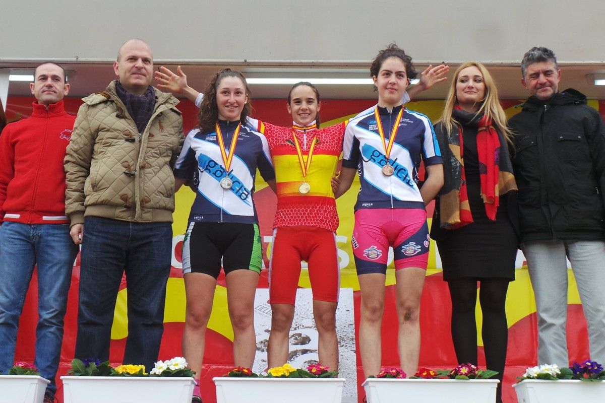 Irene Trabazo no terceiro lugar do podio no Nacional de ciclocrós en Gijón
