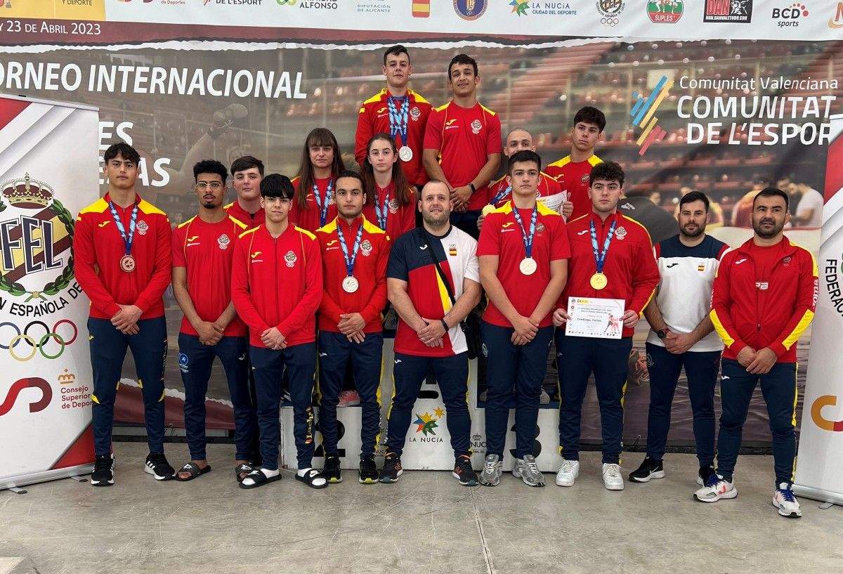 Deportistas gallegos en el Torneo Internacional Jóvenes Promesas de Lucha en La Nucía