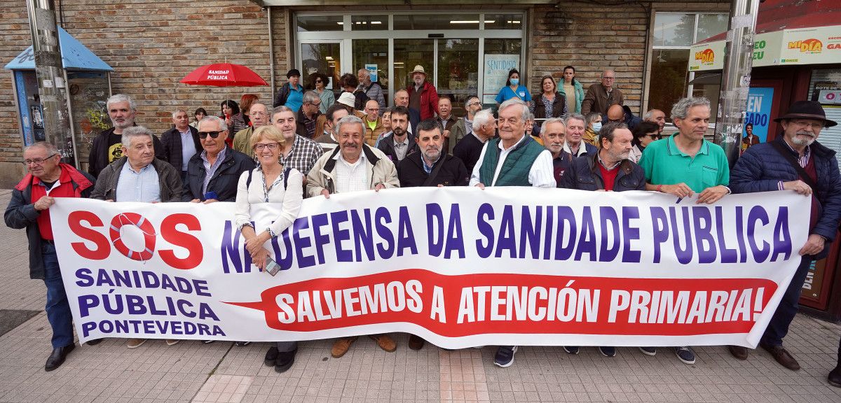 Concentración de la plataforma SOS Sanidade Pública en el Virxe Peregrina