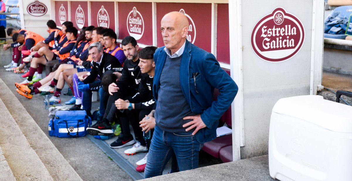 Juan Señor, no partido de Primera RFEF entre Pontevedra CF - Mérida en Pasarón
