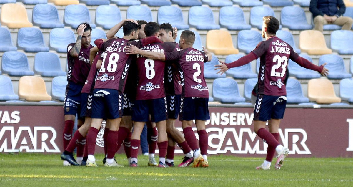 Partido entre Pontevedra e Córdoba en Pasarón