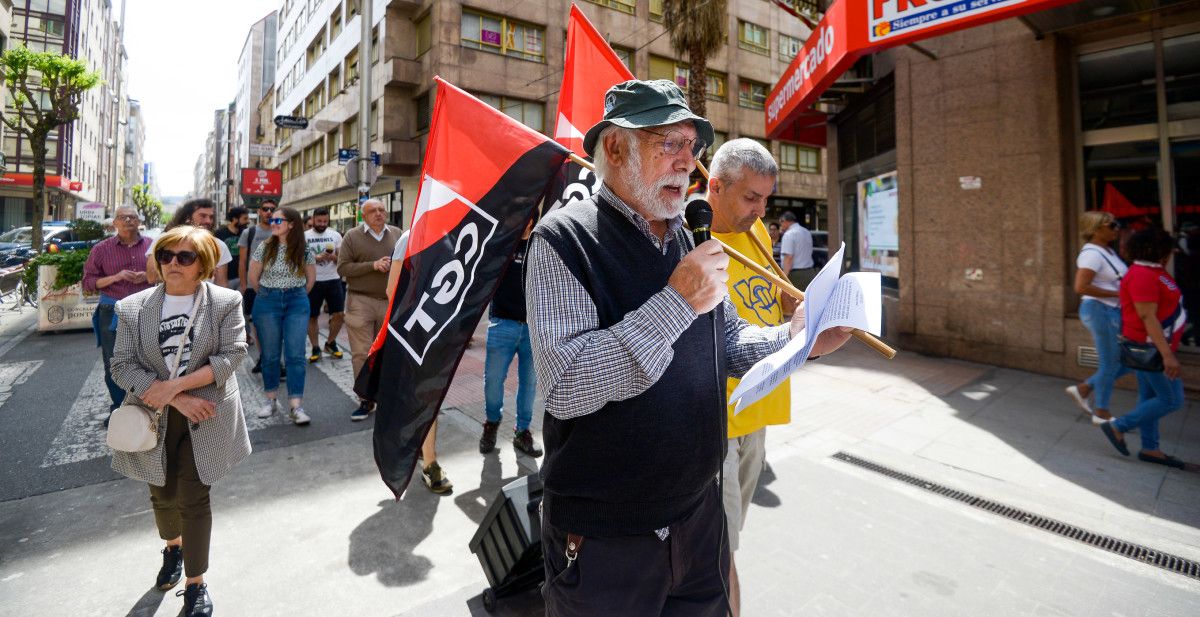 Miguel Ángel Cuña, secretario general de la CGT en Pontevedra, durante la manifestación del 1º de mayo