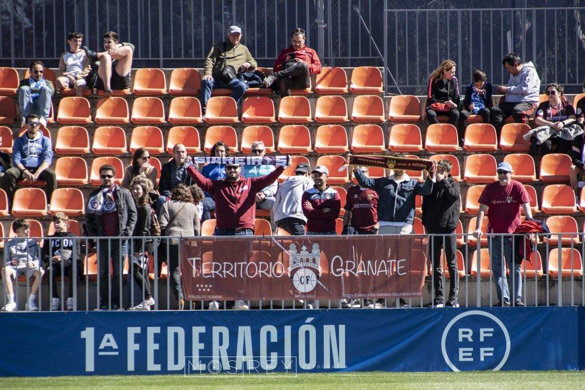 Partido de Primera RFEF entre Rayo Majadahonda e Pontevedra CF no Cerro del Espino