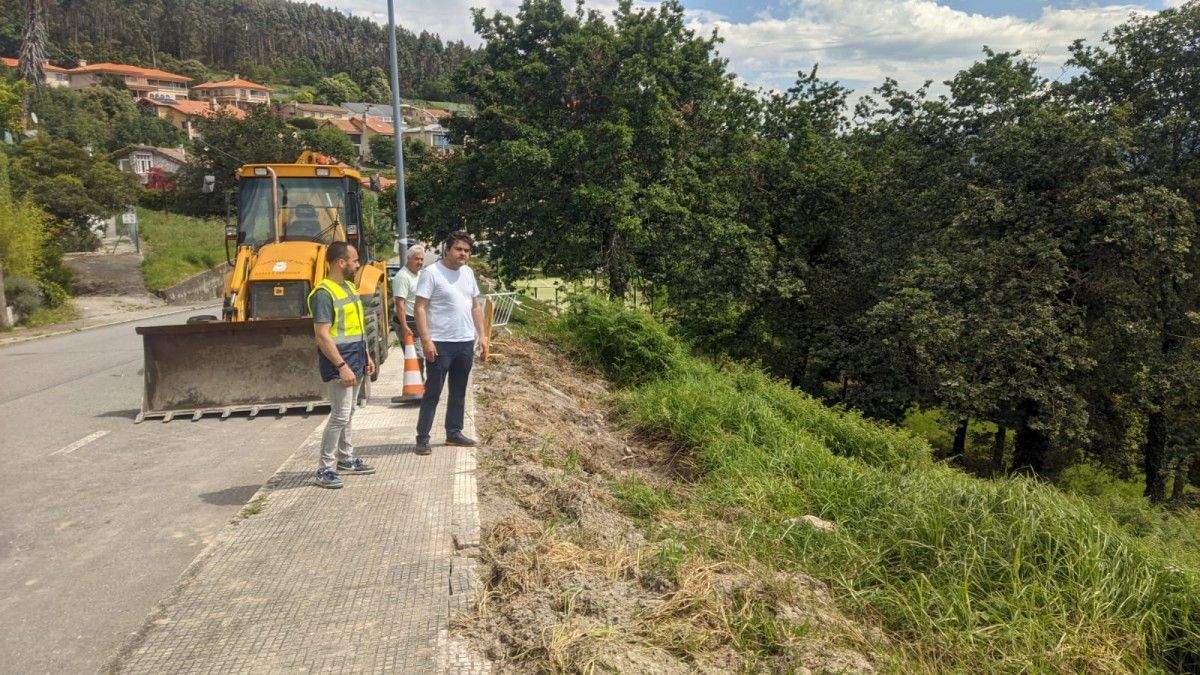 Obras en la red de abastecimiento en A Caeira