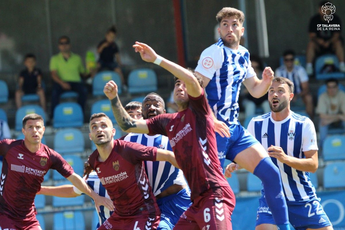 Partido entre Talavera e Pontevedra no Estadio Municipal El Prado