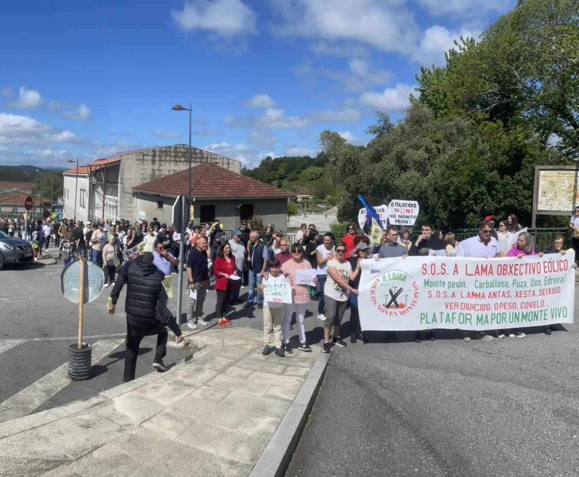 Manifestación na Lama contra os parques eólicos