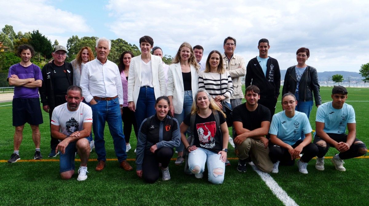Encontro de Ana Pontón e Marga Caldas con integrantes de entidades deportivas de Poio