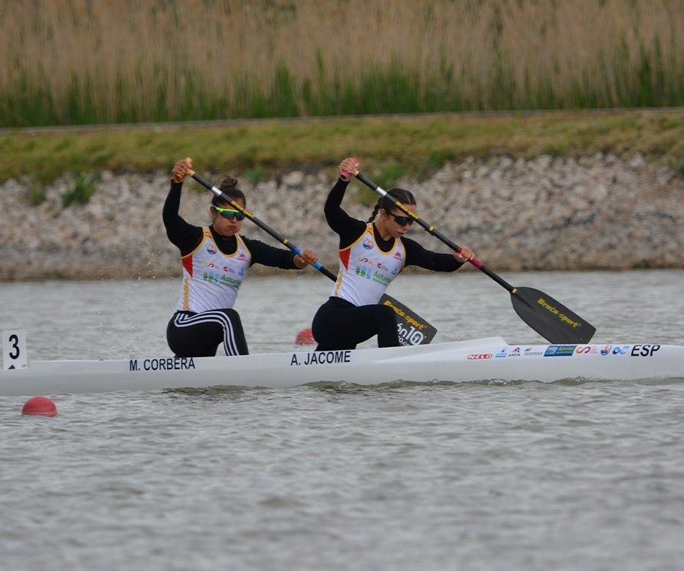 Antía Jácome e María Corbera, na Copa del Mundo de Szeged