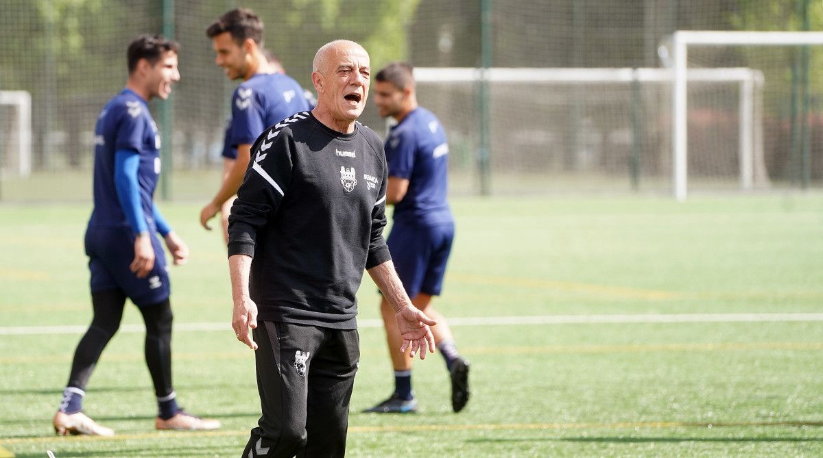 Juan Señor, nun adestramento do Pontevedra na Xunqueira