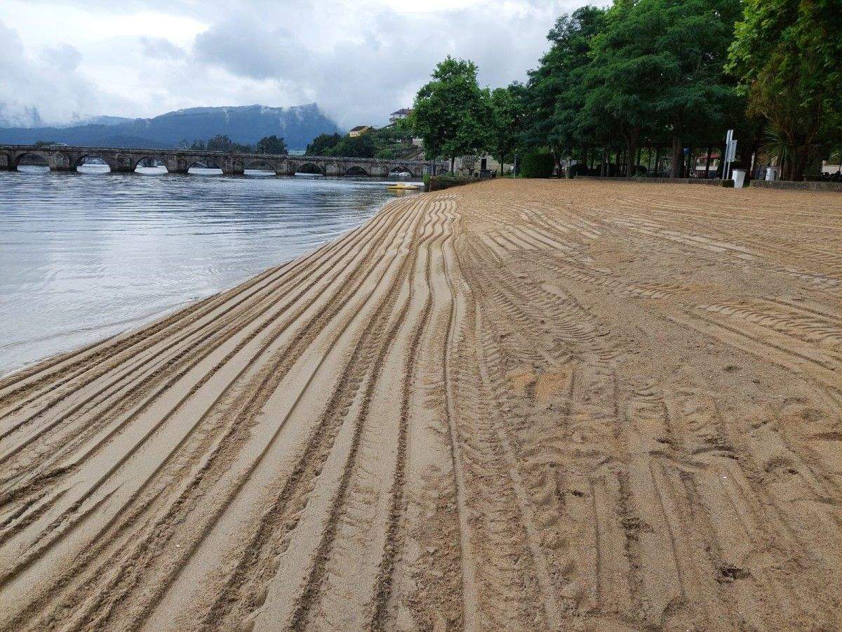 Posta a punto da praia fluvial de Ponte Sampaio