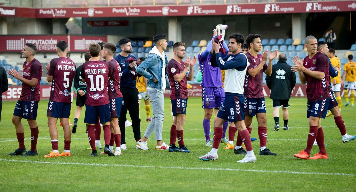 Partido de Primera RFEF entre Pontevedra CF - Unionistas de Salamanca en Pasarón