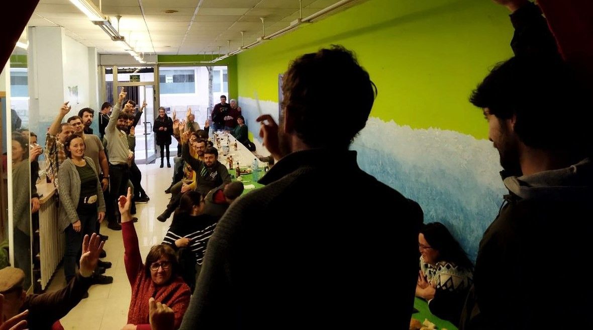 Asamblea no Centro Social A Pedreira