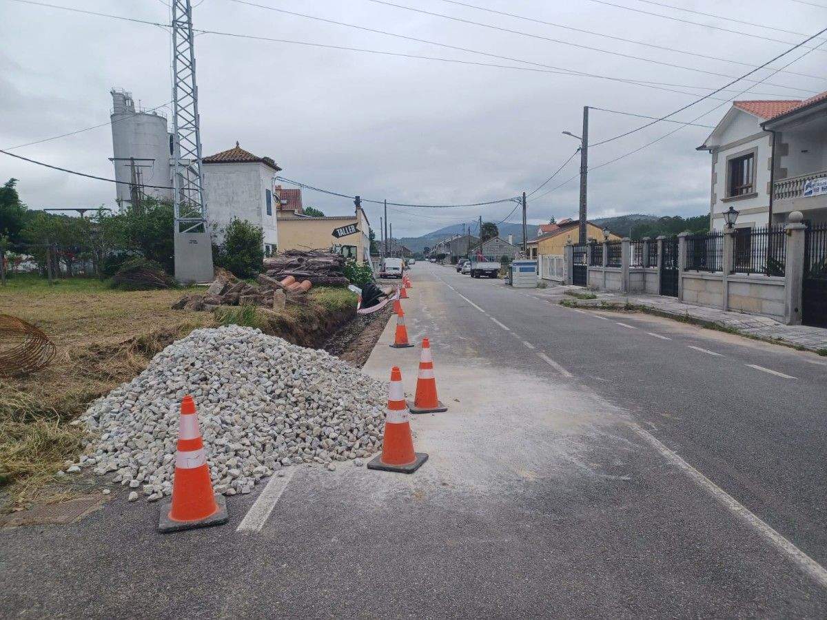 Construción de cunetas transitables en Portas