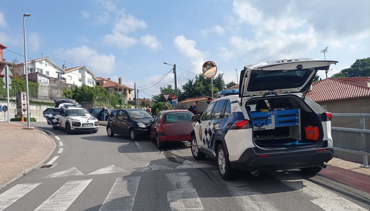 Patrullas da Policía Local de Poio que interviron no lugar do accidente