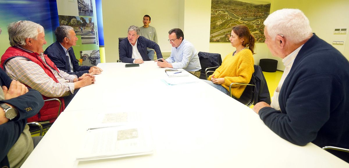 Reunión con los representantes de las comunidades de montes afectadas por el proyecto de instalación del Parque Eólico Serra da Fracha