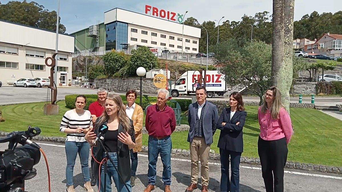 Marga Caldas, candidata do BNG, en Distribuciones Froiz