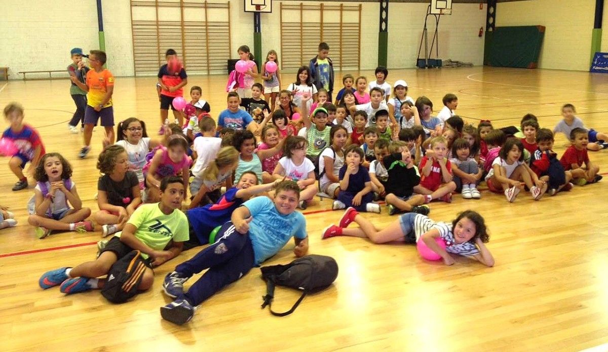Escolares nun campamento de verán en Marín