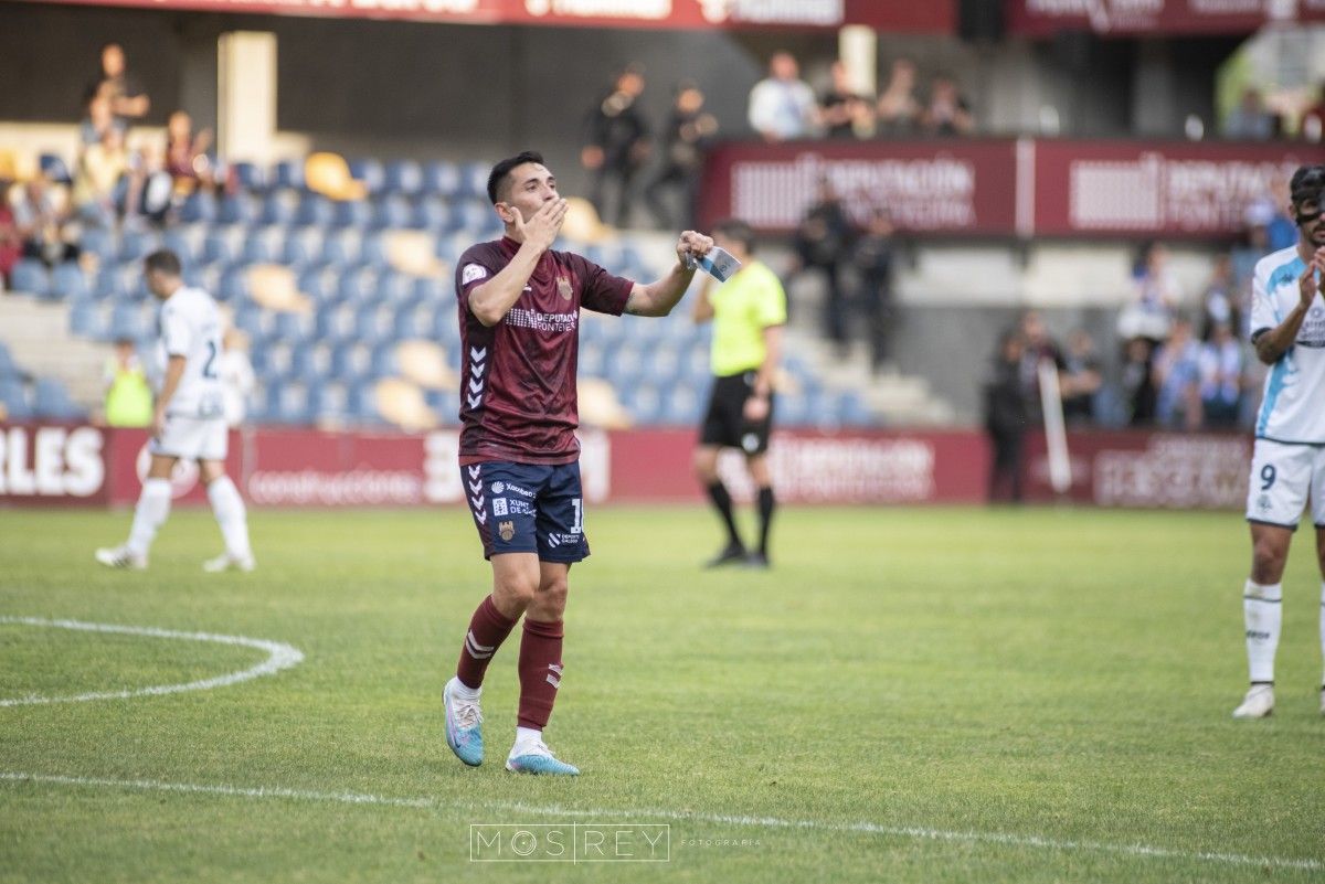 Charles, no partido entre o Pontevedra e o RC Deportivo en Pasarón