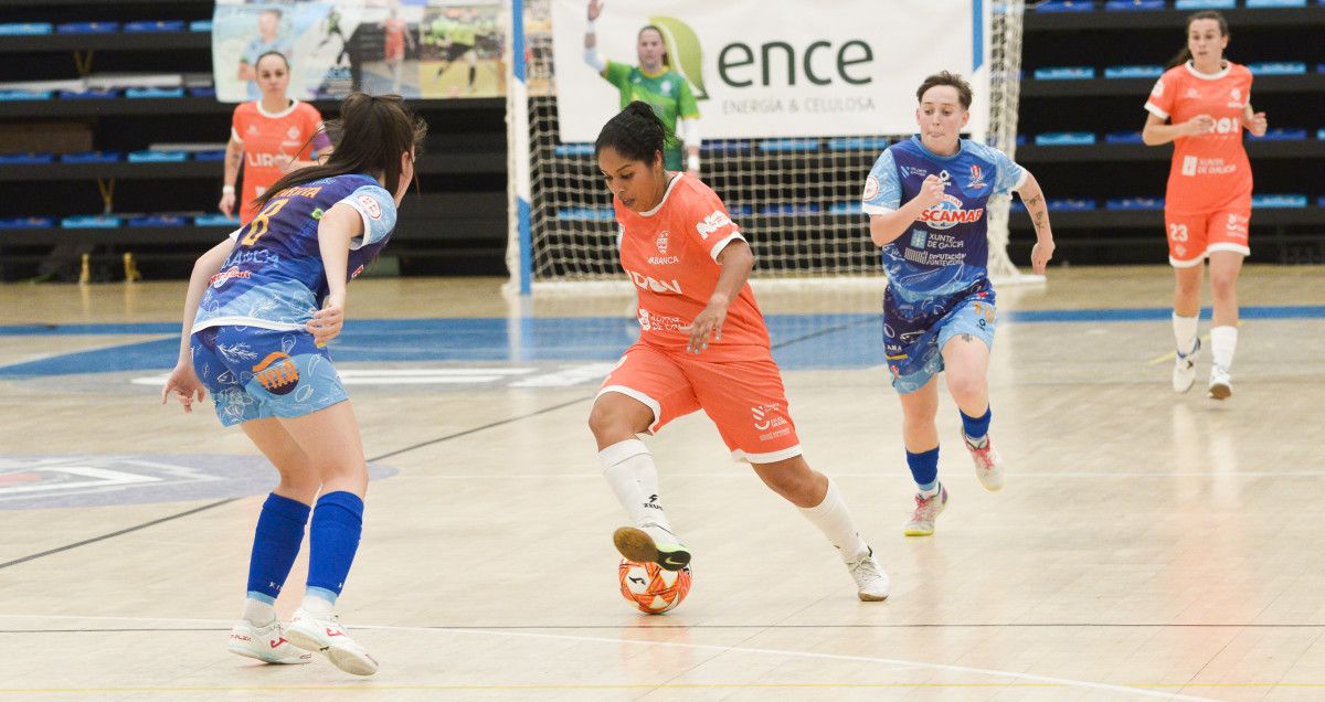 Jessi 'Café' en el partido entre Marín Futsal y Poio Pescamar en A Raña
