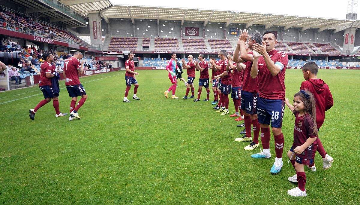 Partido de homenaxe a Charles no Estadio Municipal de Pasarón