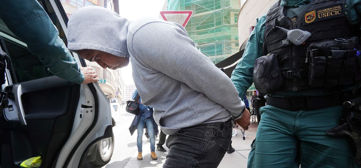 Operación de la Guardia Civil y las policías Nacional y Local en Joaquín Costa